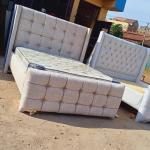 Tufted bed